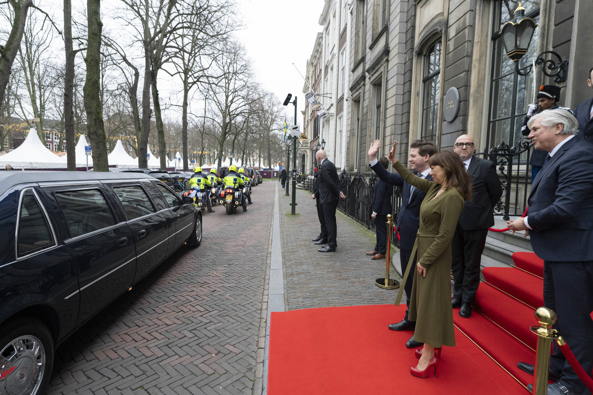 De Kamervoorzitters zwaaien de Finse president uit