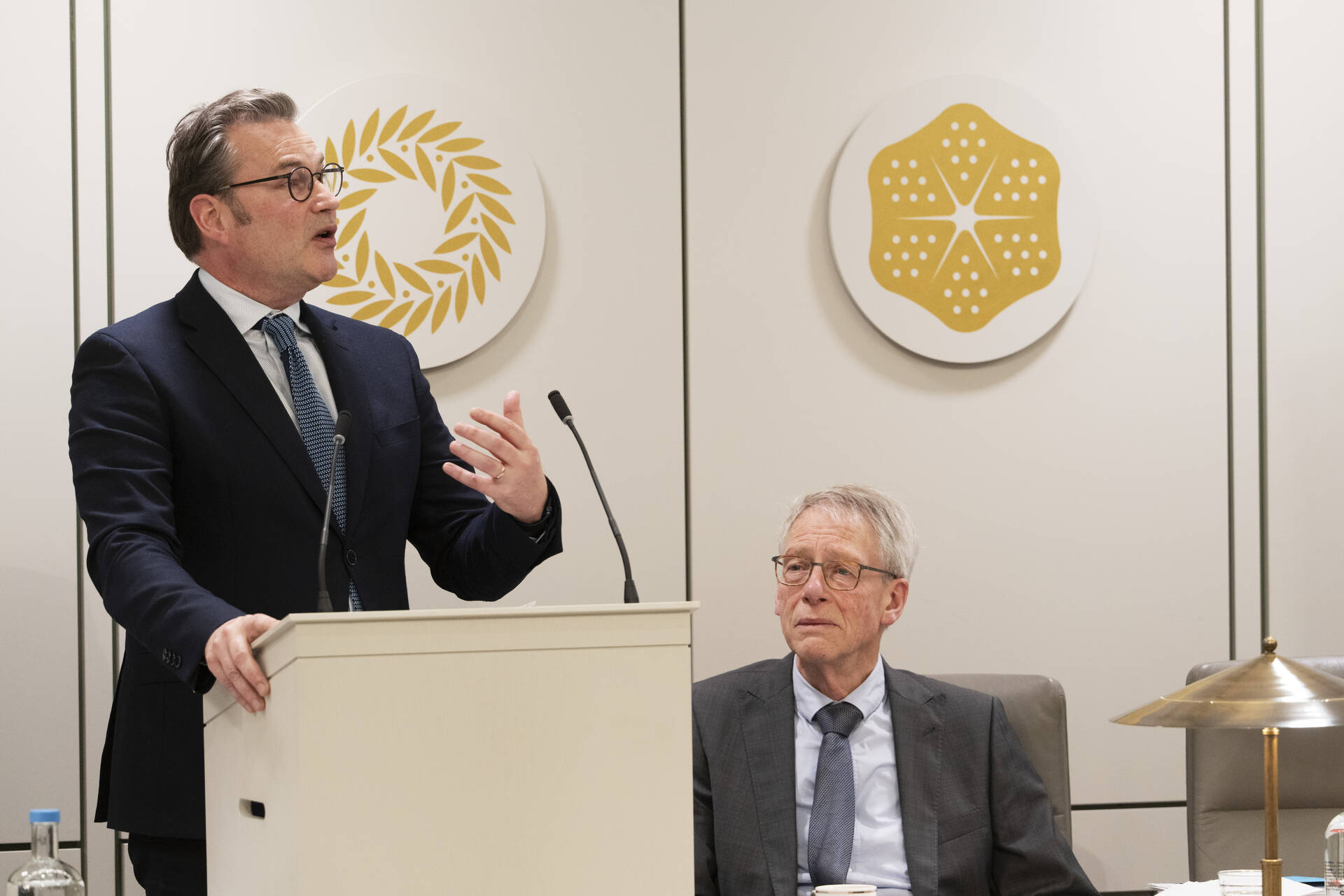 Demissionair staatssecretaris Rutte tijdens het debat op 10 februari 2026