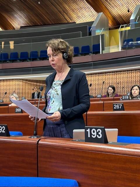 Senator Senator Carla Moonen sprak over gerechtigheid voor slachtoffers van huiselijk geweld